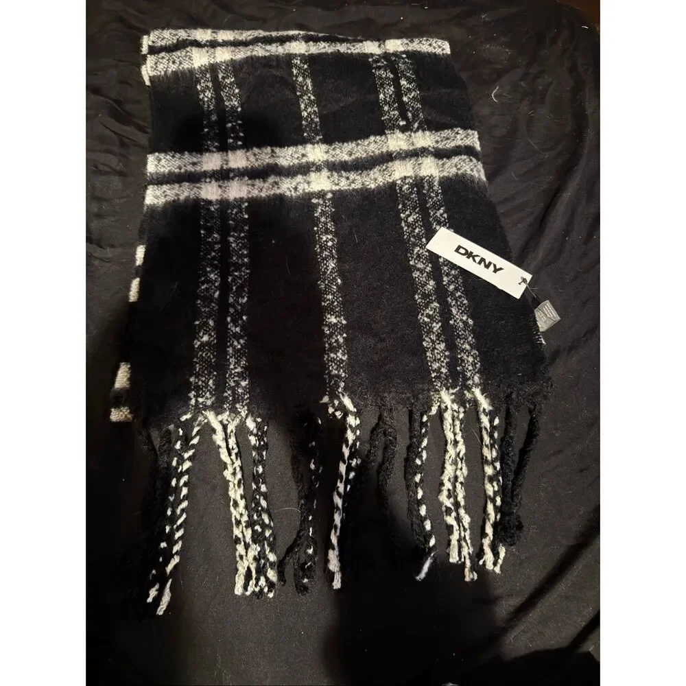NWT DKNY scarf
